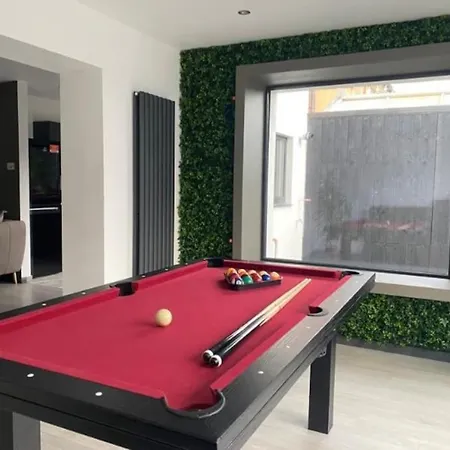 Stunning Modern 3br House, Free Parking & Garden Holiday home *
