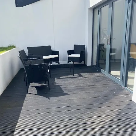 Stunning Modern 3br House, Free Parking & Garden Holiday home