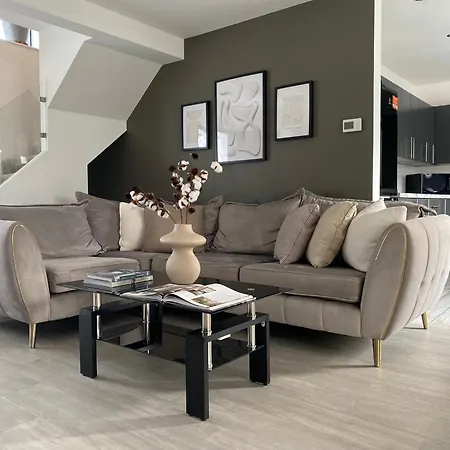 Holiday home Stunning Modern 3br House, Free Parking & Garden