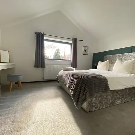 Stunning Modern 3br House, Free Parking & Garden Holiday home Leeds (West Yorkshire)
