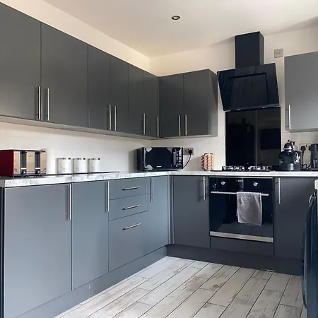 Stunning Modern 3br House, Free Parking & Garden *