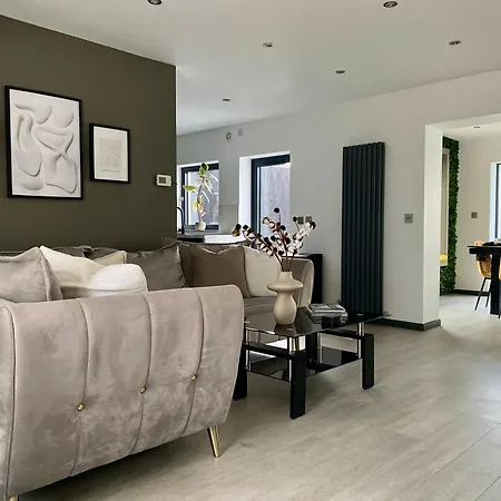 Stunning Modern 3br House, Free Parking & Garden *