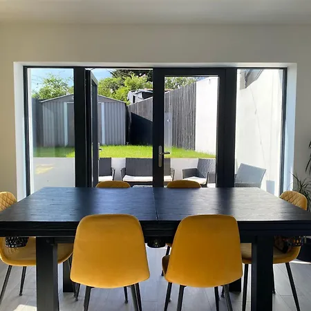 Stunning Modern 3br House, Free Parking & Garden * Leeds (West Yorkshire)