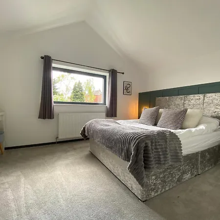 Holiday home Stunning Modern 3br House, Free Parking & Garden