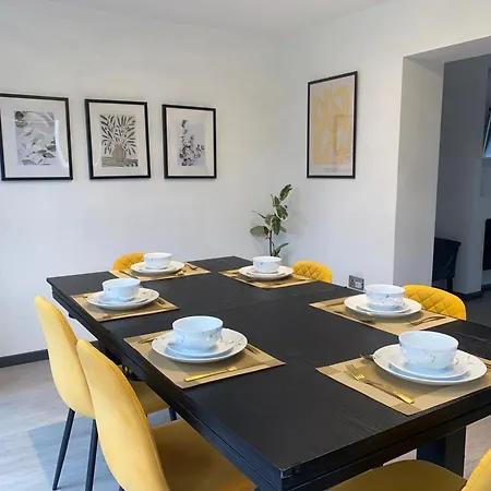 Stunning Modern 3br House, Free Parking & Garden Holiday home Leeds (West Yorkshire)