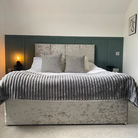 Stunning Modern 3br House, Free Parking & Garden